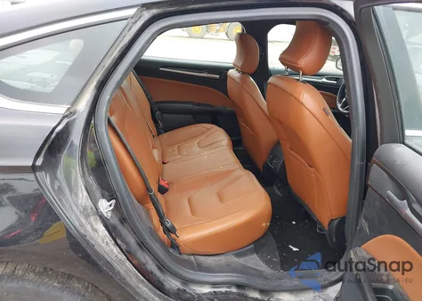 2019 Ford Fusion Energi Titanium z USA, uszkodzony, nr VIN 3FA6P0SU3KR284979